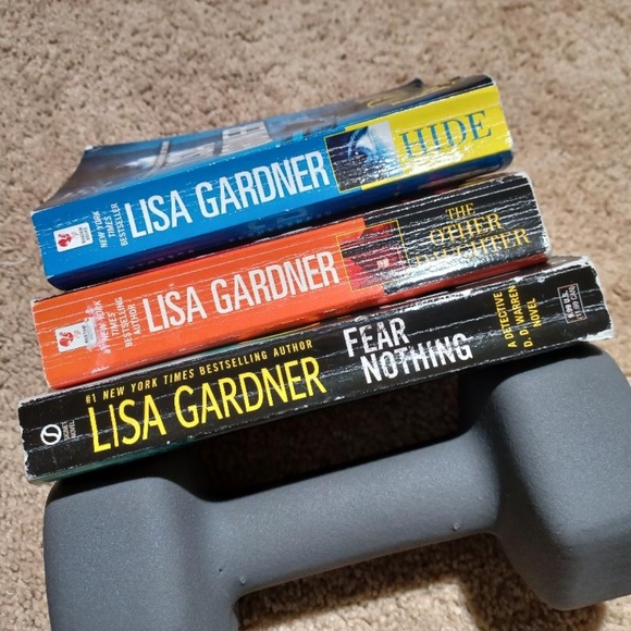 LISA GARDNER 'Fear Nothing', 'Hide' & 'The Other Daughter' - Picture 4 of 5